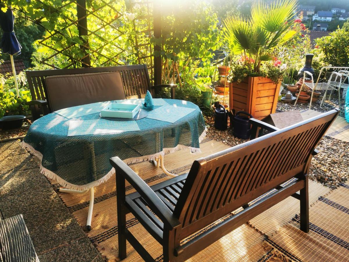 Ferienhaus Mit Riesen Garten, Drei Terrassen, Toller Aussicht Am Waldrand, Auch Als Monteur-Wohnung Hemer Exterior photo